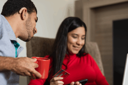 Do I need to sign the back of my credit card?