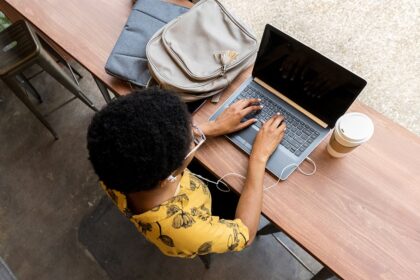 Pros and cons of student credit cards