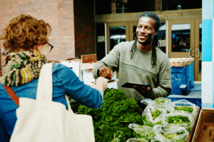 Pros and cons of shopping with a credit card