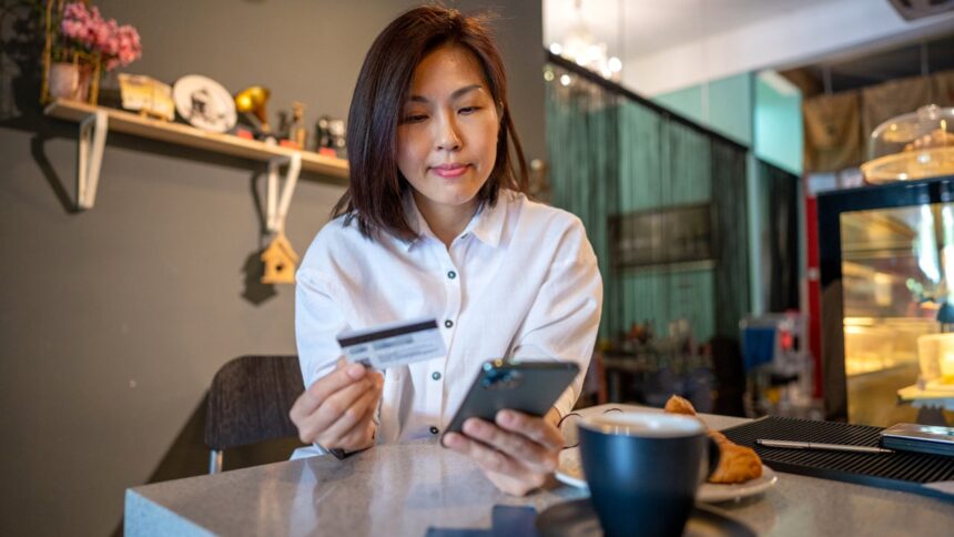 Pros and cons of 0% APR credit card
