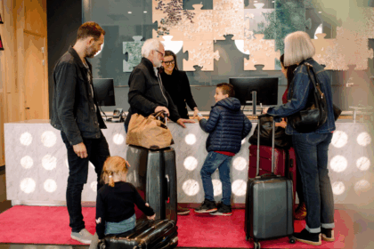 Do you want to travel with your family? How to get lounge access for guests