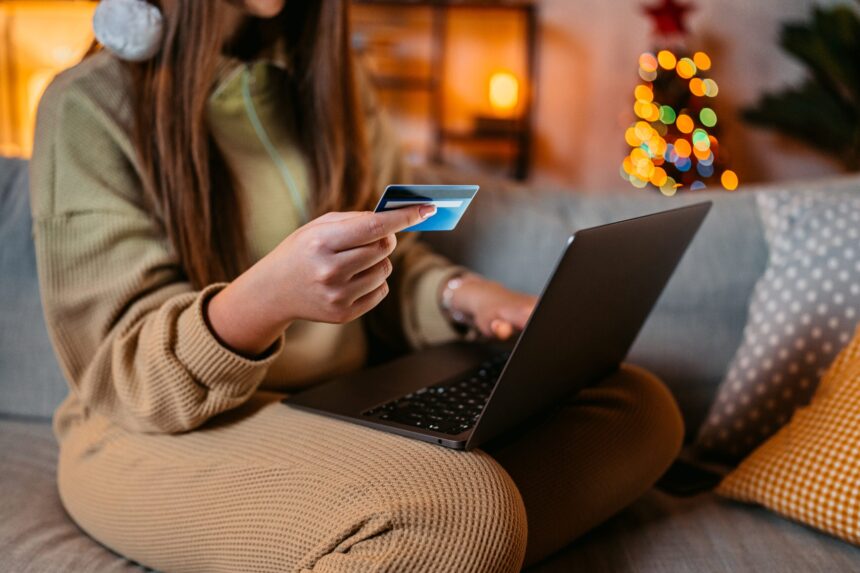 Economic disparity widens due to strong holiday spending